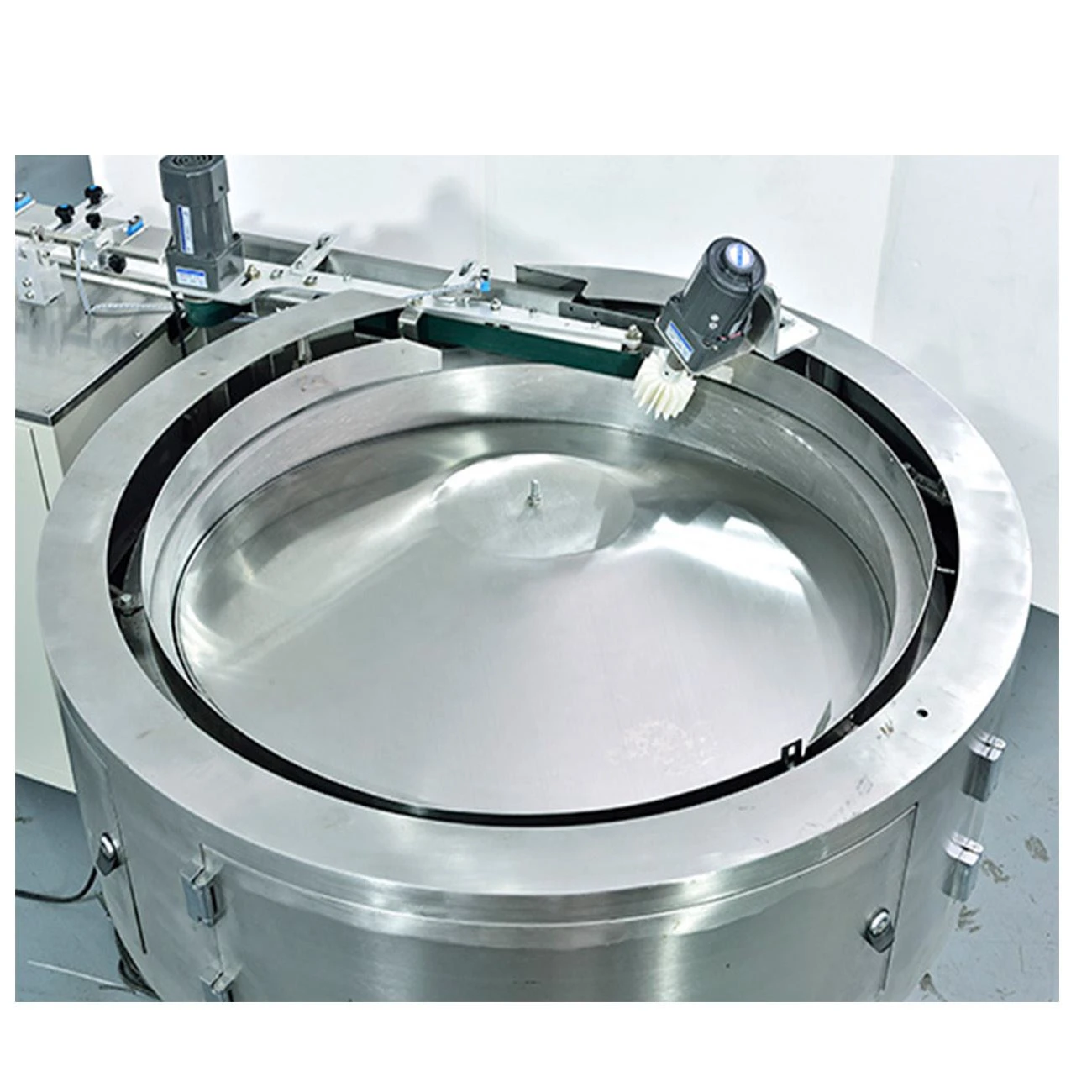 full automatic packaging line with turntable turntable packaging machine line for Chinese doughnut.jpg full automatic packaging line with turntable turntable packaging machine line for Chinese doughnut.jpg
